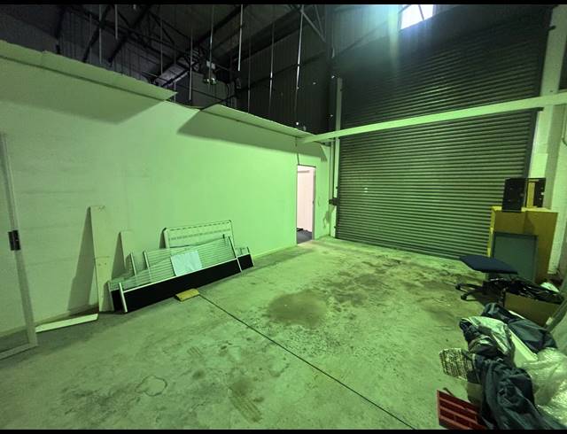 276M² WAREHOUSE TO LET IN SOMERSET WEST MALL TRIANGLE